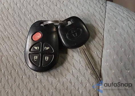 2011 Toyota Sienna Le V6/Le V6 Auto Access Seat z USA, uszkodzony, nr VIN 5TDKK3DC2BS002261